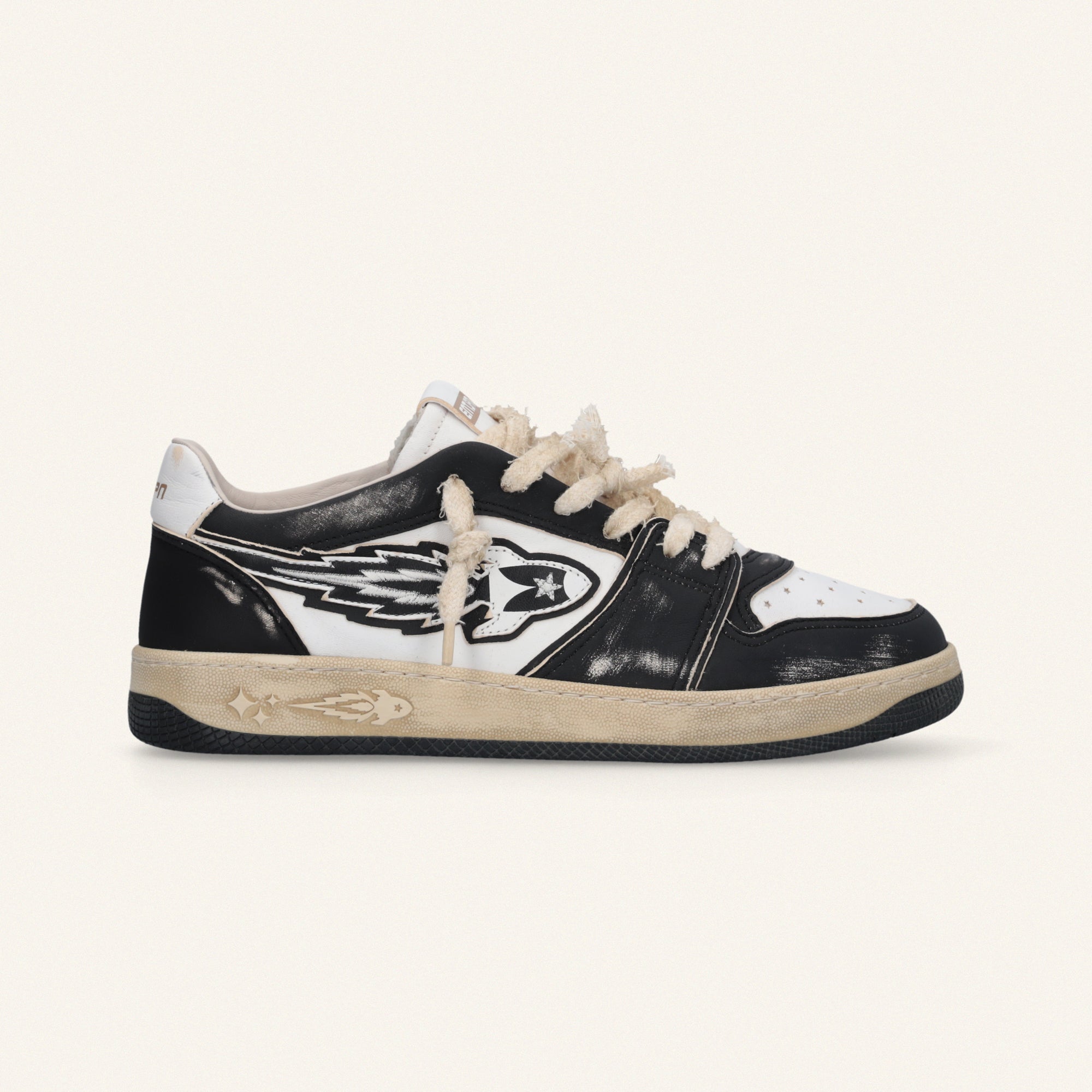 ENTJPN Egg Rocket – Urban leather sneakers with a worn-effect