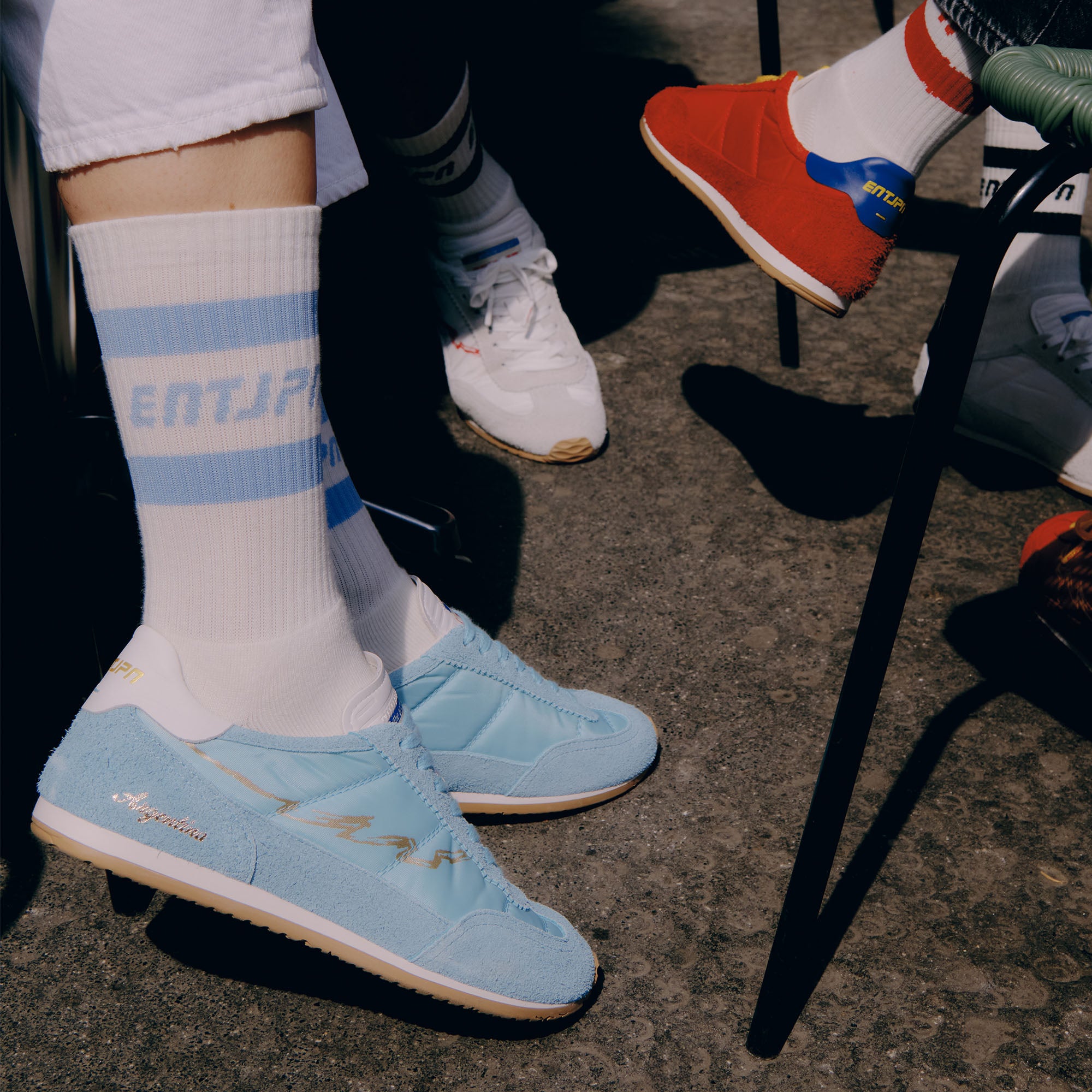 Calzini con logo ENTJPN e stripes azzurre