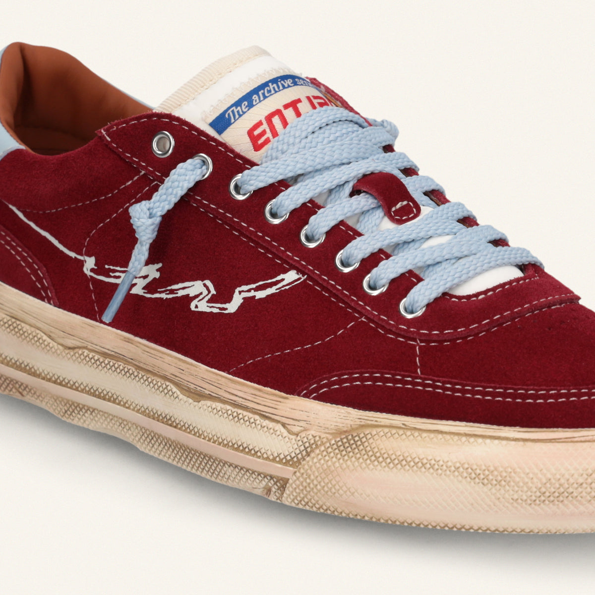 ENTJPN 75 – Sneaker in suede bordeaux con dettagli sky