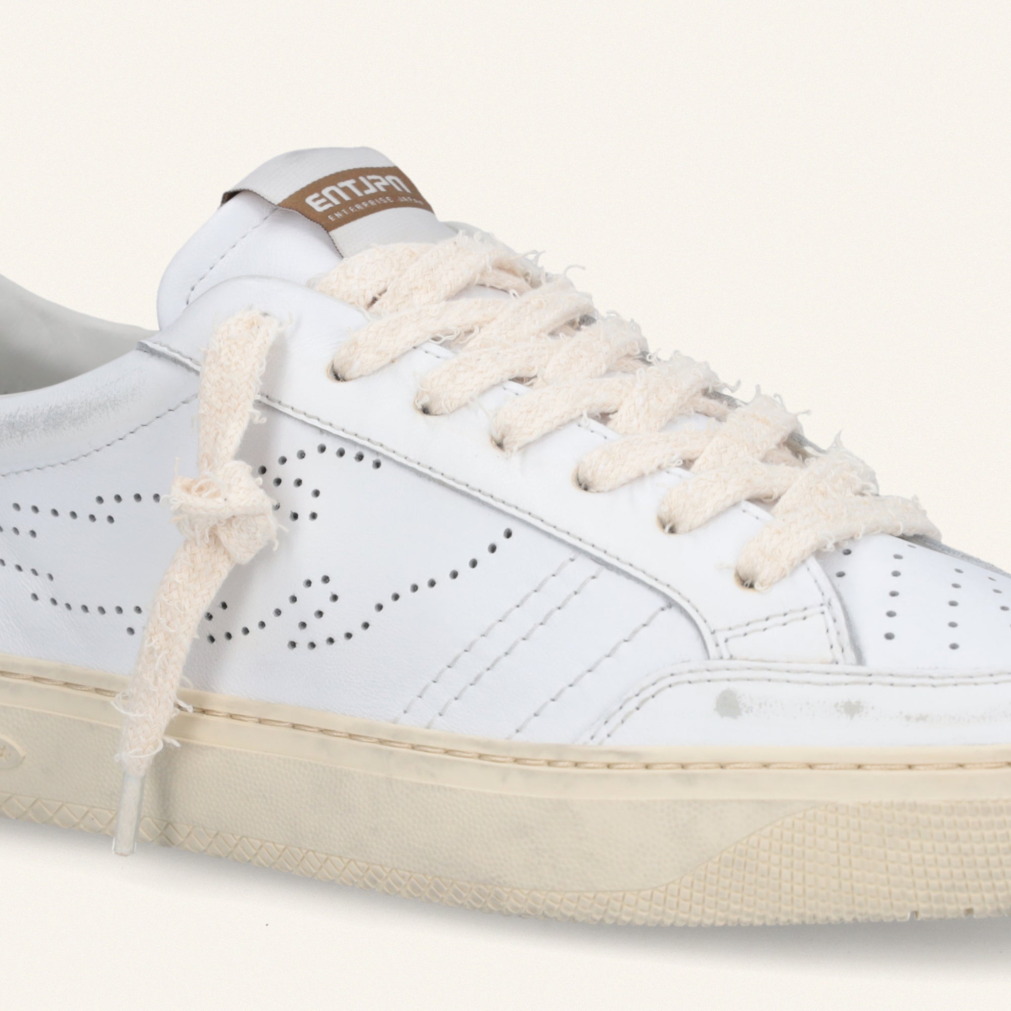 ENTJPN Jupiter Rocket – White leather sneaker with perforated logo