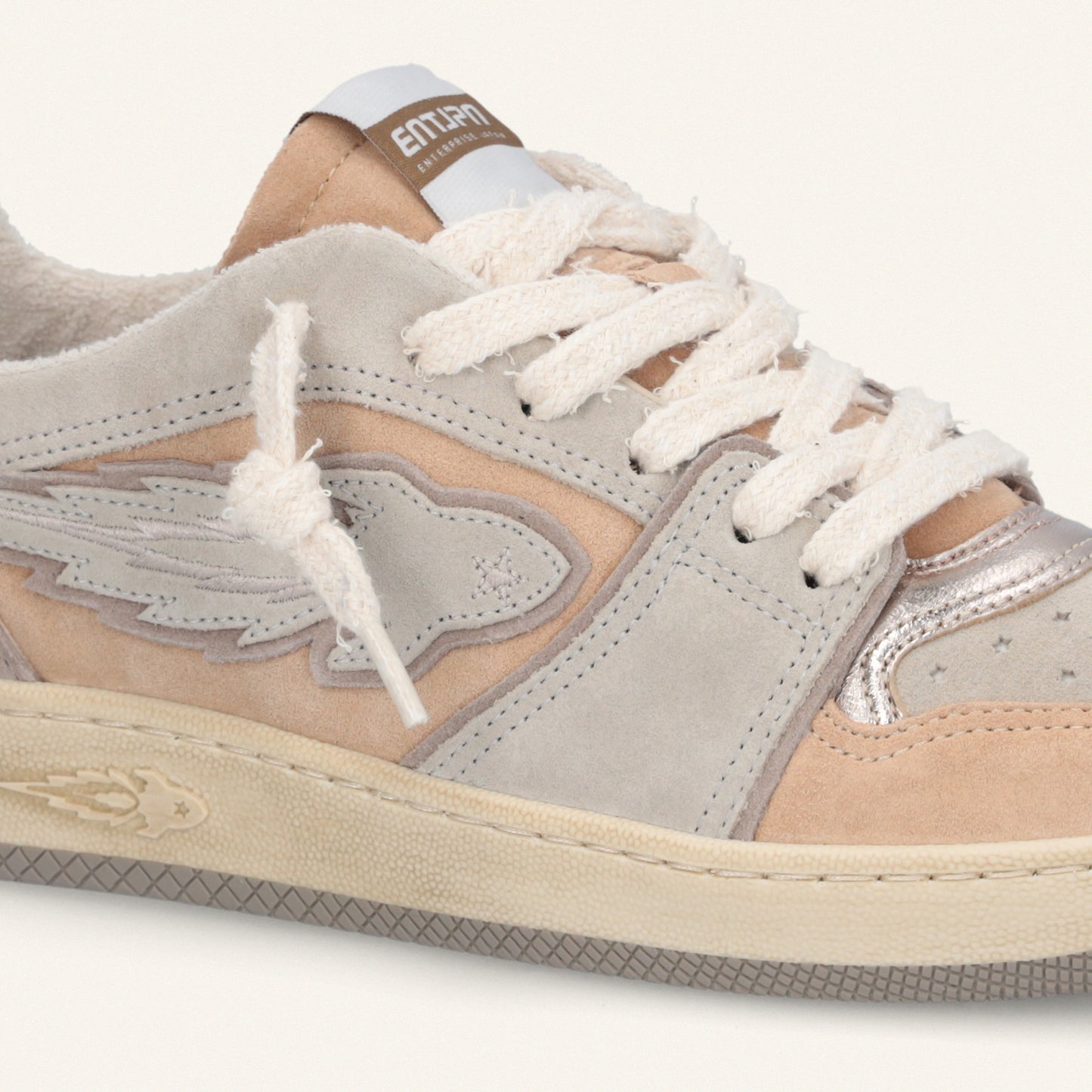Entjpn Egg Rocket – blush sneakers in suede and laminate