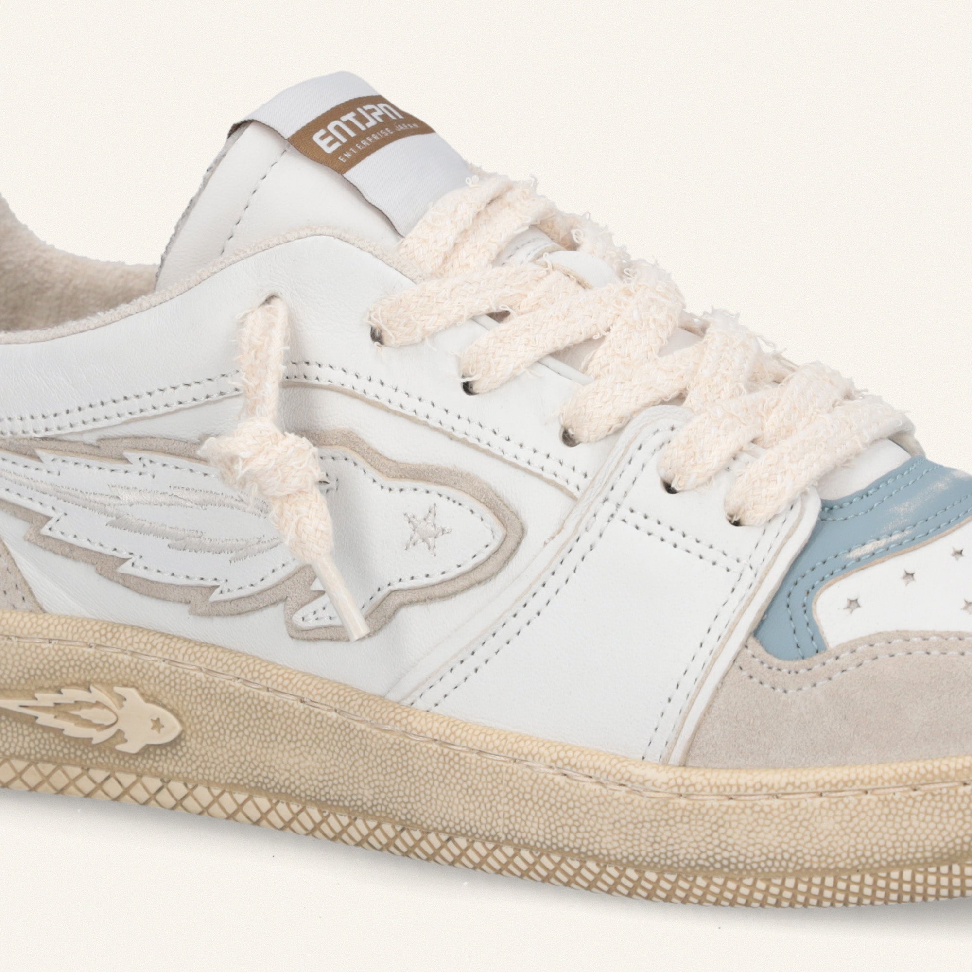 Entjpn Egg Rocket – leather sneakers with light blue inserts