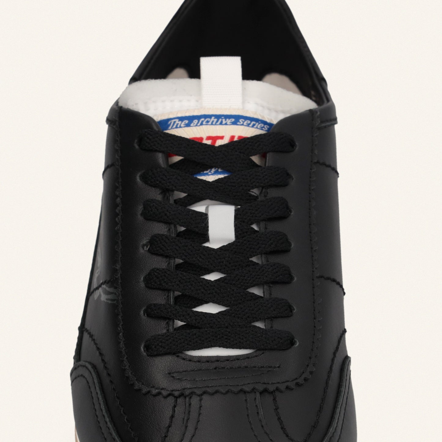ENTJPN 61 – black leather sneakers