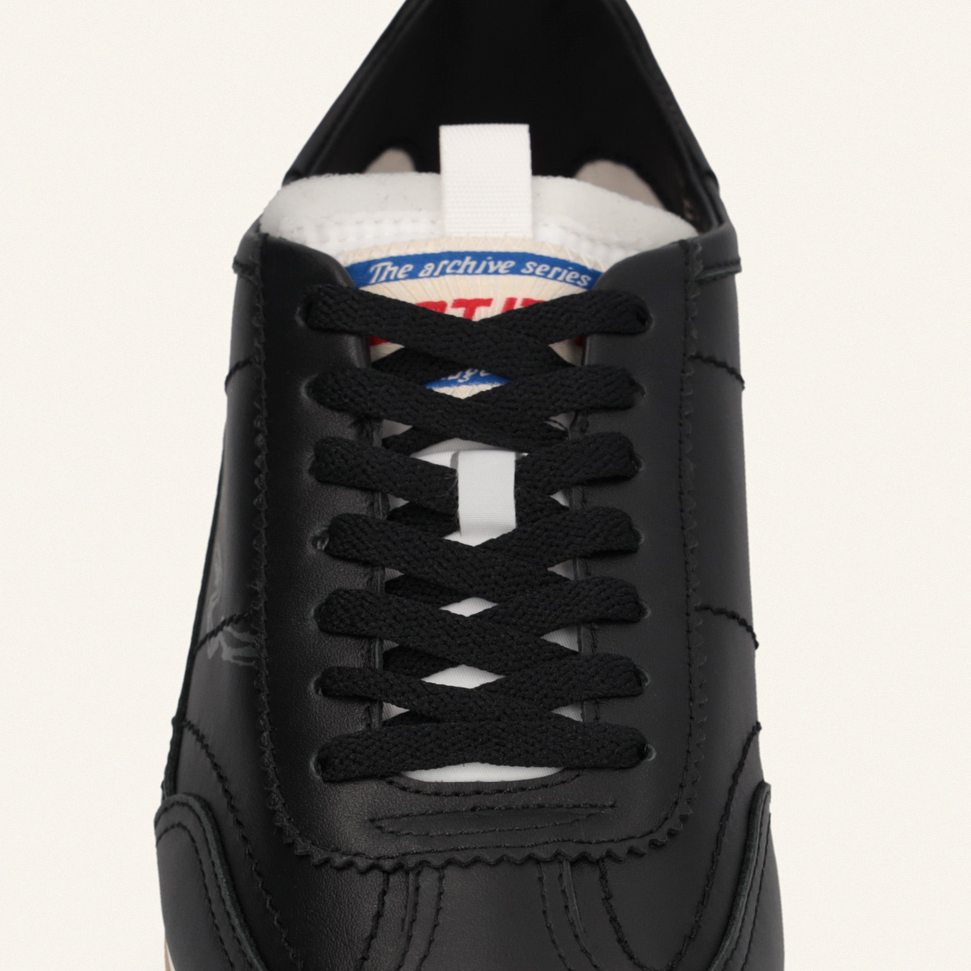 ENTJPN 61 – black leather sneakers