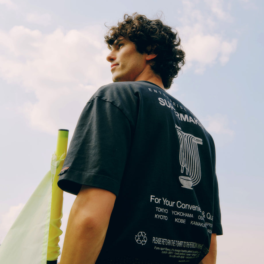 T-shirt in cotone nero con stampa 'Supermarket' image