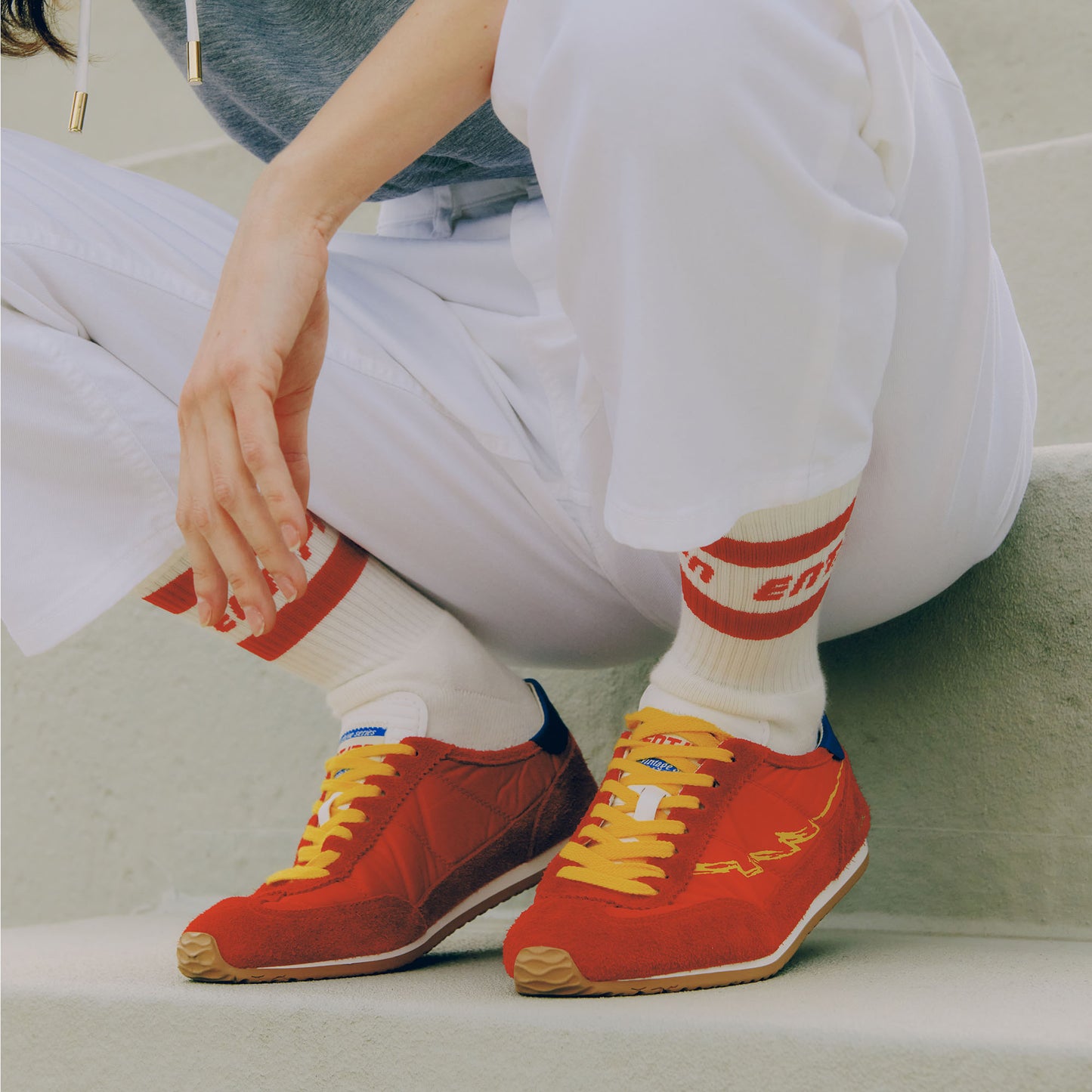 Calzini con logo ENTJPN e stripes rosse