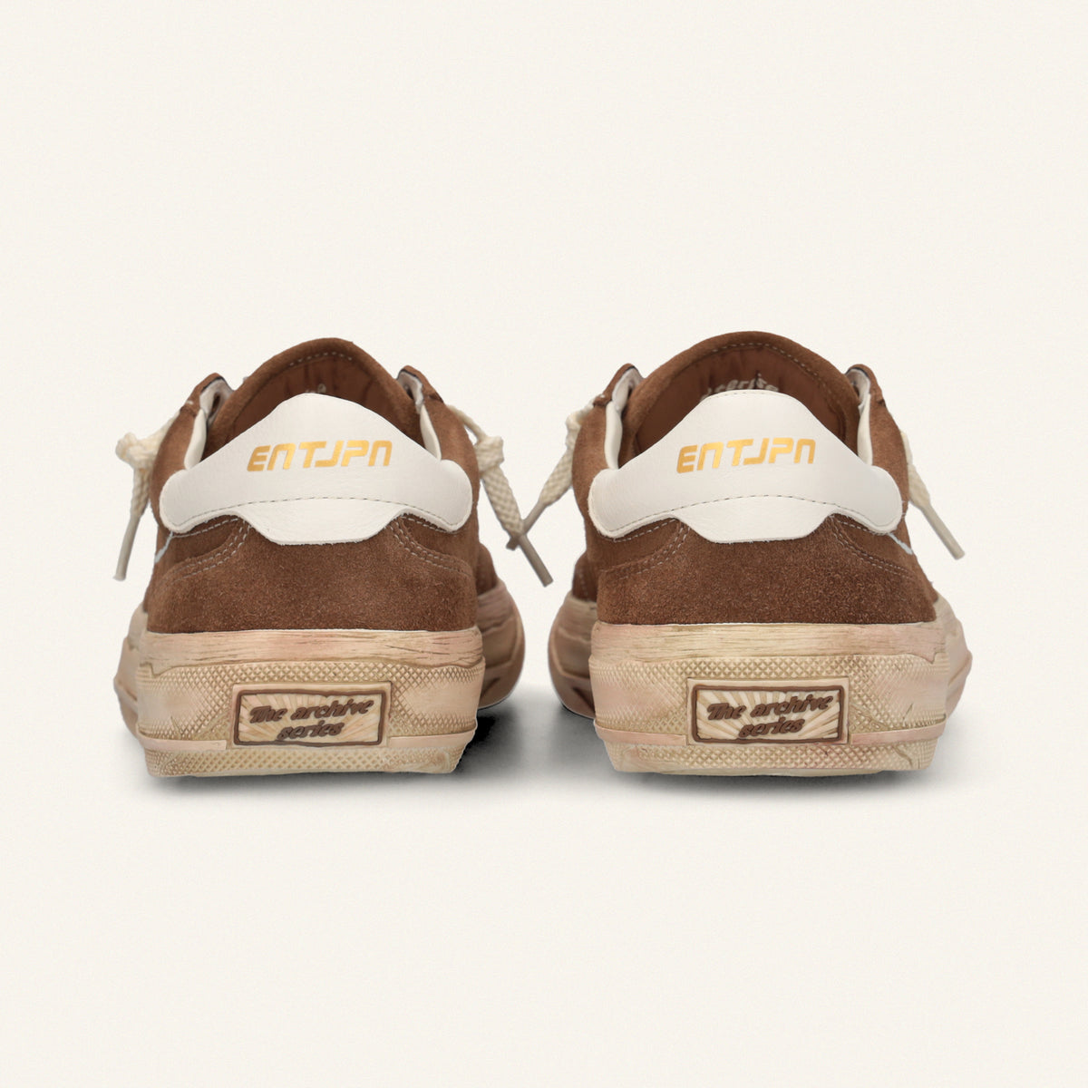 ENTJPN 75 – Sneaker in suede tabacco e pelle bianca