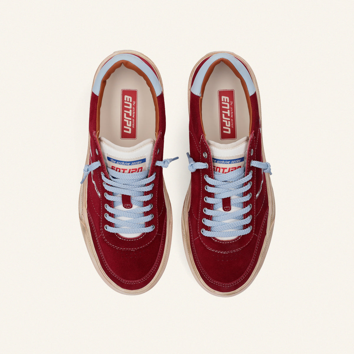 ENTJPN 75 – Sneaker in suede bordeaux con dettagli sky