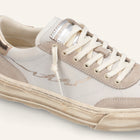 ENTJPN 75 – Sneaker in pelle bianca e suede sand con dettagli light gold