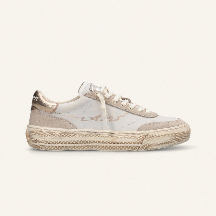 ENTJPN 75 – Sneaker in pelle bianca e suede sand con dettagli light gold image
