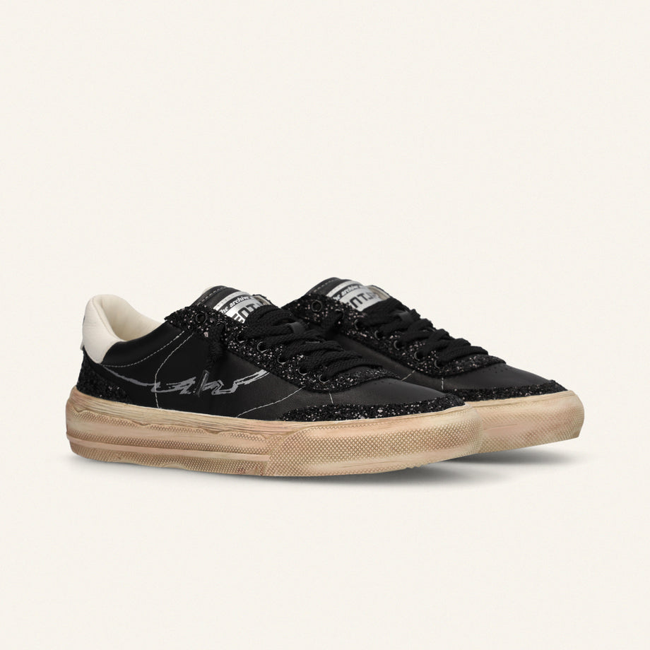 ENTJPN 75 – Sneaker in pelle nera con inserti glitter