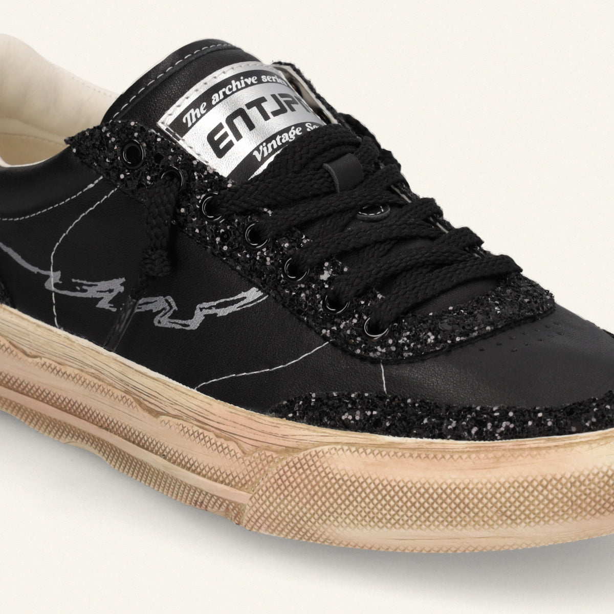 ENTJPN 75 – Sneaker in pelle nera con inserti glitter