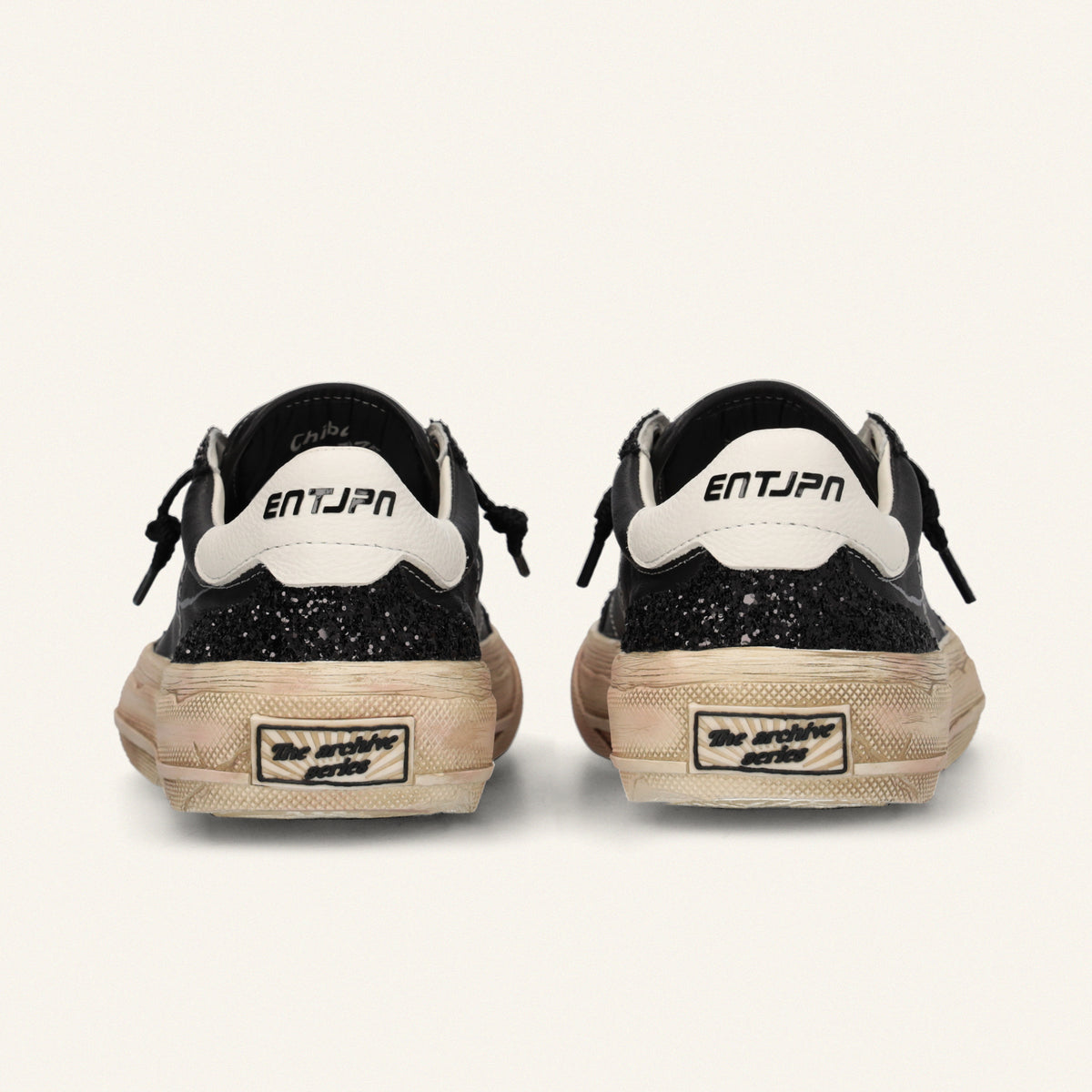 ENTJPN 75 – Sneaker in pelle nera con inserti glitter