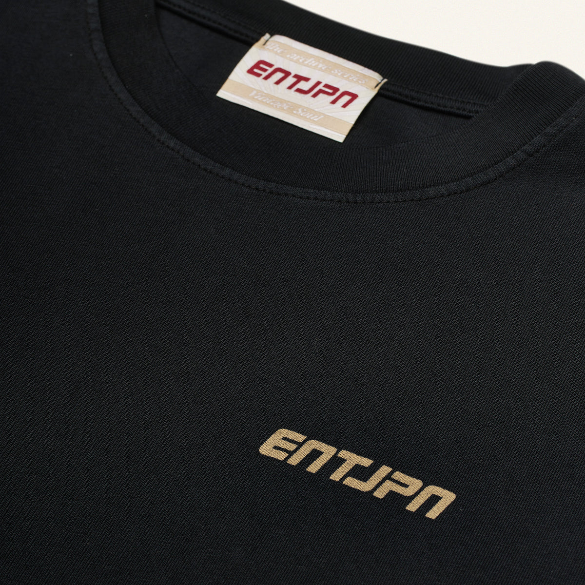 T-shirt in cotone nera con stampa 'ENTJPN 1975 Tokyo'