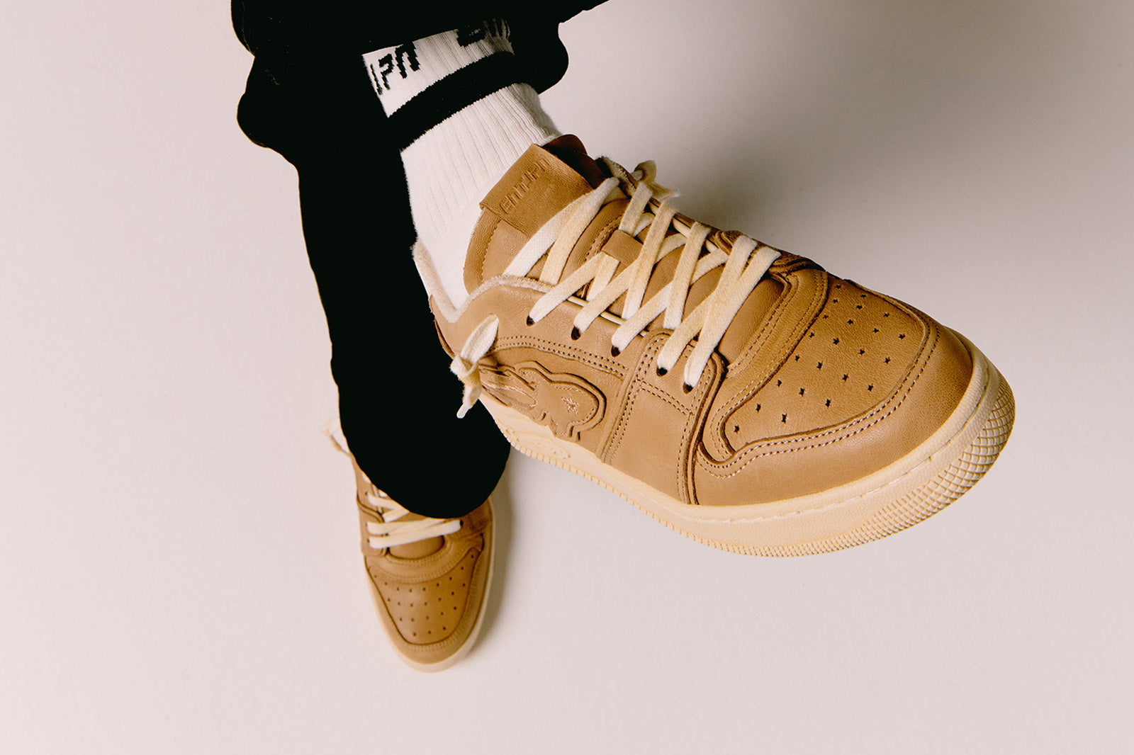 SNEAKERS MAN – Enterprise Japan